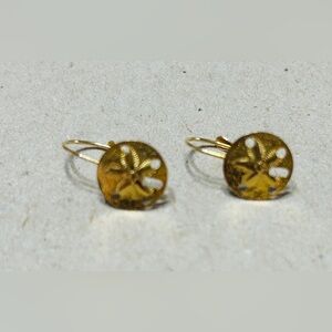 Gold sand dollar earrings.  Stamped zz x 585. New condition.